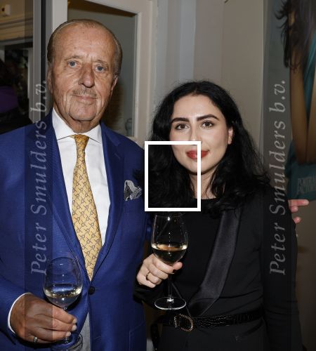 Amsterdam 29 oktober 2023
Opening expositie Davide Heijmans . Haar man Thierry Baudet en haar zoontje waren ook aanwezig .
Theo Hiddema en Lusine