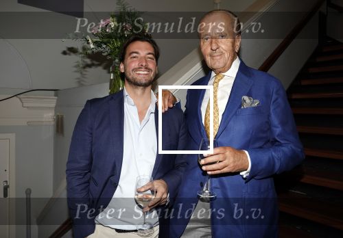 Amsterdam 29 oktober 2023
Opening expositie Davide Heijmans . Haar man Thierry Baudet en haar zoontje waren ook aanwezig .
Thierry Baudet en Theo Hiddema