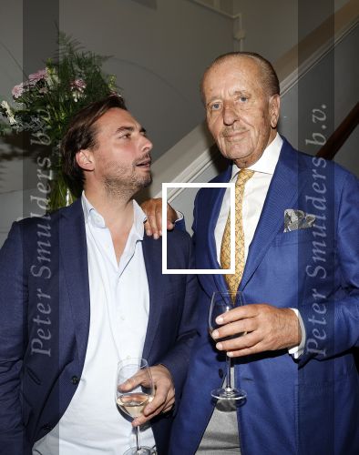 Amsterdam 29 oktober 2023
Opening expositie Davide Heijmans . Haar man Thierry Baudet en haar zoontje waren ook aanwezig .
Thierry Baudet en Theo Hiddema