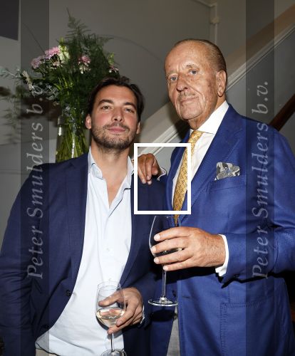 Amsterdam 29 oktober 2023
Opening expositie Davide Heijmans . Haar man Thierry Baudet en haar zoontje waren ook aanwezig .
Thierry Baudet en Theo Hiddema