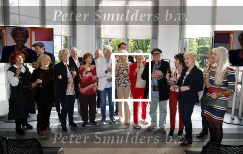Soestdijk 4 oktober 2023
Presentatie LP Anneke Gronloh op Paleis Soestdijk.
v.l.n.r. Imca Marina Tineke de Nooij Ciska Peters Ronnie Tober Therese Steinmetz Ben Cramer  Bart Peeters Marjon Lambriks Ria Valk Thijs v Leer Kermisklant Connie Vink Saskia en Serge
