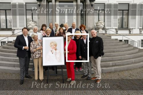Presentatie LP Anneke Gronloh op Paleis Soestdijk.
v.l.n.r. Imca Marina Tineke de Nooij Ciska Peters Ronnie Tober Therese Steinmetz Ben Cramer  Bart Peeters Marjon Lambriks Ria Valk Thijs v Leer Kermisklant Connie Vink Saskia en Serge