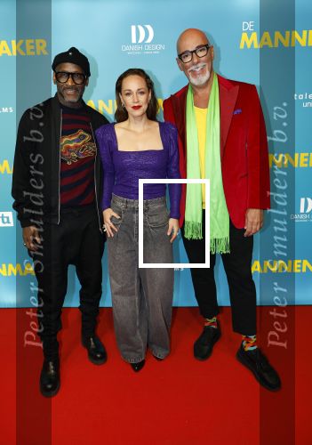 Amsterdam 14 oktober 2024
Premiere de Mannenmaker in Tuschinski met in de hoofdrollen oa Katja Schuurman Eva v d Wijdeven Leo Alkemade Georgina Verbaan Melissas Drost Huub Smit Yasmin Karssing en Rene Watzema . Anouk Maas kwam met Maik dde Boer en Jerrel Houtsnee