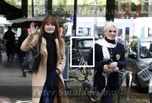 Amsterdam 10 oktober 2024
Astrid Colle ( ex Martin Brozius) en Willeke Schoonewille ( ex Peter Jan Rens) op de Cornelis schuytstraat.