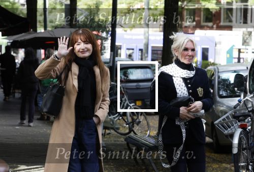 Amsterdam 10 oktober 2024
Astrid Colle ( ex Martin Brozius) en Willeke Schoonewille ( ex Peter Jan Rens) op de Cornelis schuytstraat.