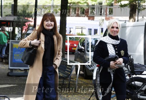 Amsterdam 10 oktober 2024
Astrid Colle ( ex Martin Brozius) en Willeke Schoonewille ( ex Peter Jan Rens) op de Cornelis schuytstraat.