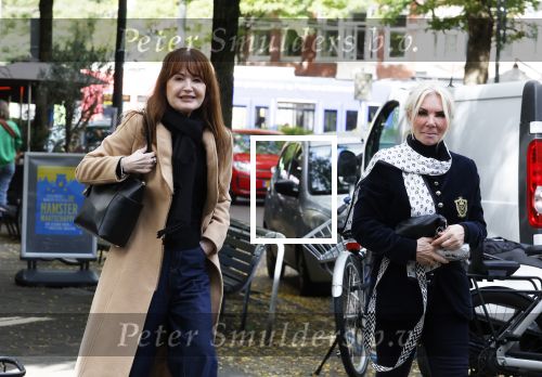 Amsterdam 10 oktober 2024
Astrid Colle ( ex Martin Brozius) en Willeke Schoonewille ( ex Peter Jan Rens) op de Cornelis schuytstraat.
