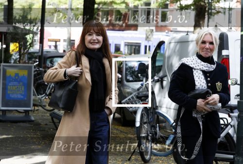 Amsterdam 10 oktober 2024
Astrid Colle ( ex Martin Brozius) en Willeke Schoonewille ( ex Peter Jan Rens) op de Cornelis schuytstraat.