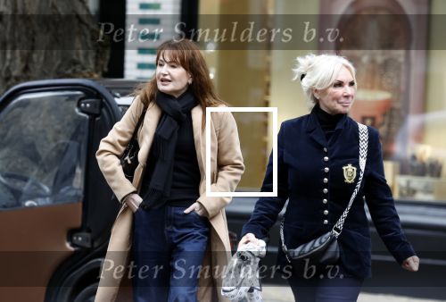 Amsterdam 10 oktober 2024
Astrid Colle ( ex Martin Brozius) en Willeke Schoonewille ( ex Peter Jan Rens) op de Cornelis schuytstraat.
