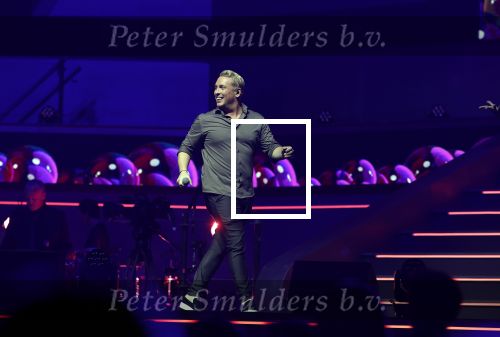 Rotterdam 18 oktober 2024
Frans Bauer treedt voor de 52e keer in ahoy op . Hij tradt oa samen op met zijn zoons Christiaan Frans jr en Jan . Ook Mariska Bauer trad op met Patty Brard . Verder aanwezig Lee Towers Billy Dans Django Wagner Chantal janzen Amar  en Sieneke. Ook de moeder van Frans en moeder van mariska waren aanwezig en zaten op de eerste rij .