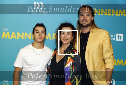 Amsterdam 14 oktober 2024
Premiere de Mannenmaker in Tuschinski met in de hoofdrollen oa Katja Schuurman Eva v d Wijdeven Leo Alkemade Georgina Verbaan Melissas Drost Huub Smit Yasmin Karssing en Rene Watzema . Birgit Schuurman met vriend en zoon