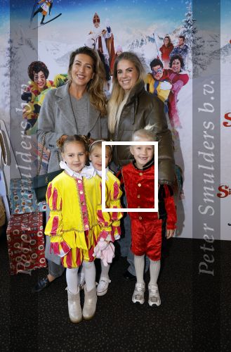 Utrecht 13 oktober 2024
Premiere de club van sinterklaas in Utrecht. Bo Wilkes met dochters en een vriendin