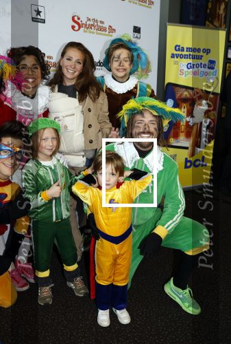 Utrecht 13 oktober 2024
Premiere de club van sinterklaas in Utrecht. Chava Voorin t Holt met baby en partner Job Bovenlander