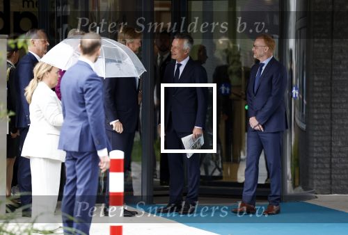 Amsterdam 10 oktober 2024
Koning Willem Alexander opent het HQ van DPG Media / Mediavaert . Aanwezig namend de GPD Christian v Thillo ( Executive Chairman van DPG Media ) en Erik Roddenhof (CEO DPG Media ).
