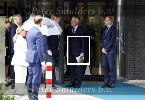 Amsterdam 10 oktober 2024
Koning Willem Alexander opent het HQ van DPG Media / Mediavaert . Aanwezig namend de GPD Christian v Thillo ( Executive Chairman van DPG Media ) en Erik Roddenhof (CEO DPG Media ).