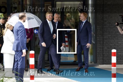 Amsterdam 10 oktober 2024
Koning Willem Alexander opent het HQ van DPG Media / Mediavaert . Aanwezig namend de GPD Christian v Thillo ( Executive Chairman van DPG Media ) en Erik Roddenhof (CEO DPG Media ).