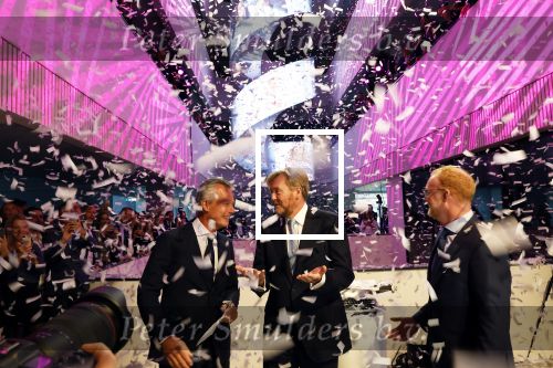 Amsterdam 10 oktober 2024
Koning Willem Alexander opent het HQ van DPG Media / Mediavaert . Aanwezig namend de GPD Christian v Thillo ( Executive Chairman van DPG Media ) en Erik Roddenhof (CEO DPG Media ).