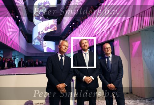 Amsterdam 10 oktober 2024
Koning Willem Alexander opent het HQ van DPG Media / Mediavaert . Aanwezig namend de GPD Christian v Thillo ( Executive Chairman van DPG Media ) en Erik Roddenhof (CEO DPG Media ).