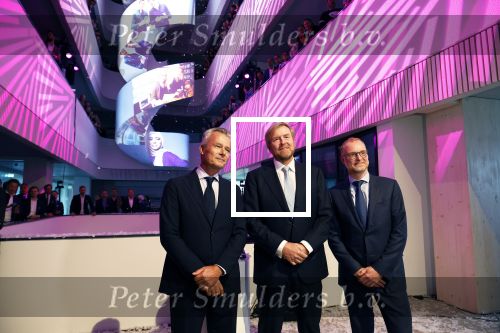 Amsterdam 10 oktober 2024
Koning Willem Alexander opent het HQ van DPG Media / Mediavaert . Aanwezig namend de GPD Christian v Thillo ( Executive Chairman van DPG Media ) en Erik Roddenhof (CEO DPG Media ).