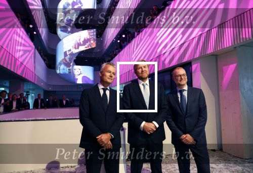 Amsterdam 10 oktober 2024
Koning Willem Alexander opent het HQ van DPG Media / Mediavaert . Aanwezig namend de GPD Christian v Thillo ( Executive Chairman van DPG Media ) en Erik Roddenhof (CEO DPG Media ).