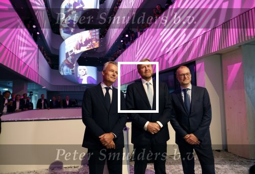 Amsterdam 10 oktober 2024
Koning Willem Alexander opent het HQ van DPG Media / Mediavaert . Aanwezig namend de GPD Christian v Thillo ( Executive Chairman van DPG Media ) en Erik Roddenhof (CEO DPG Media ).