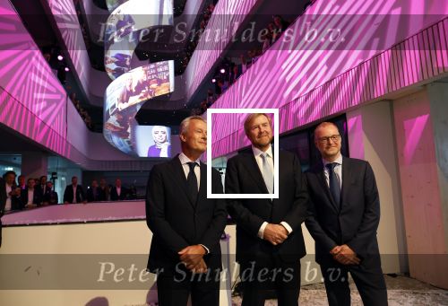 Amsterdam 10 oktober 2024
Koning Willem Alexander opent het HQ van DPG Media / Mediavaert . Aanwezig namend de GPD Christian v Thillo ( Executive Chairman van DPG Media ) en Erik Roddenhof (CEO DPG Media ).