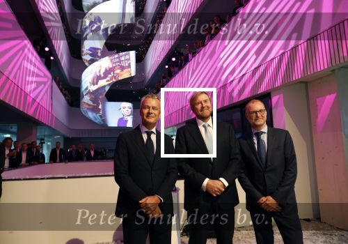Amsterdam 10 oktober 2024
Koning Willem Alexander opent het HQ van DPG Media / Mediavaert . Aanwezig namend de GPD Christian v Thillo ( Executive Chairman van DPG Media ) en Erik Roddenhof (CEO DPG Media ).