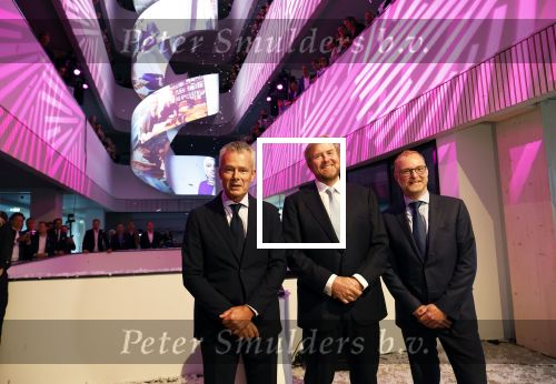 Amsterdam 10 oktober 2024
Koning Willem Alexander opent het HQ van DPG Media / Mediavaert . Aanwezig namend de GPD Christian v Thillo ( Executive Chairman van DPG Media ) en Erik Roddenhof (CEO DPG Media ).
