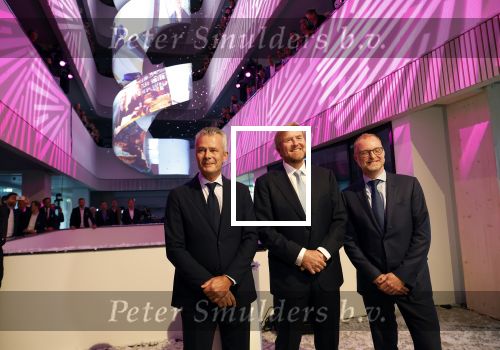 Amsterdam 10 oktober 2024
Koning Willem Alexander opent het HQ van DPG Media / Mediavaert . Aanwezig namend de GPD Christian v Thillo ( Executive Chairman van DPG Media ) en Erik Roddenhof (CEO DPG Media ).