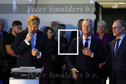Amsterdam 10 oktober 2024
Koning Willem Alexander opent het HQ van DPG Media / Mediavaert . Aanwezig namend de GPD Christian v Thillo ( Executive Chairman van DPG Media ) en Erik Roddenhof (CEO DPG Media ).