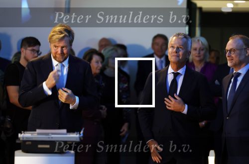 Amsterdam 10 oktober 2024
Koning Willem Alexander opent het HQ van DPG Media / Mediavaert . Aanwezig namend de GPD Christian v Thillo ( Executive Chairman van DPG Media ) en Erik Roddenhof (CEO DPG Media ).