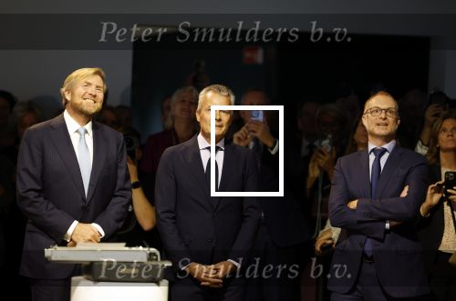 Amsterdam 10 oktober 2024
Koning Willem Alexander opent het HQ van DPG Media / Mediavaert . Aanwezig namend de GPD Christian v Thillo ( Executive Chairman van DPG Media ) en Erik Roddenhof (CEO DPG Media ).