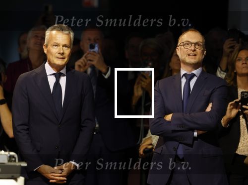 Amsterdam 10 oktober 2024
Koning Willem Alexander opent het HQ van DPG Media / Mediavaert . Aanwezig namend de GPD Christian v Thillo ( Executive Chairman van DPG Media ) en Erik Roddenhof (CEO DPG Media ).