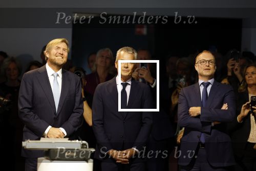 Amsterdam 10 oktober 2024
Koning Willem Alexander opent het HQ van DPG Media / Mediavaert . Aanwezig namend de GPD Christian v Thillo ( Executive Chairman van DPG Media ) en Erik Roddenhof (CEO DPG Media ).