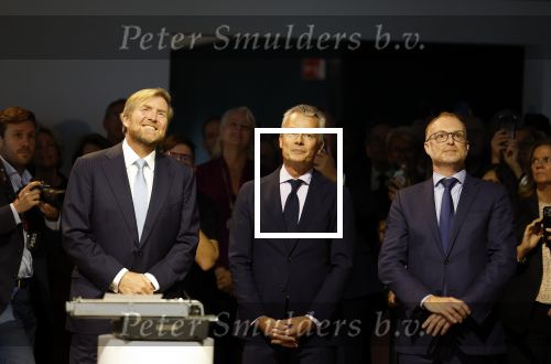 Amsterdam 10 oktober 2024
Koning Willem Alexander opent het HQ van DPG Media / Mediavaert . Aanwezig namend de GPD Christian v Thillo ( Executive Chairman van DPG Media ) en Erik Roddenhof (CEO DPG Media ).