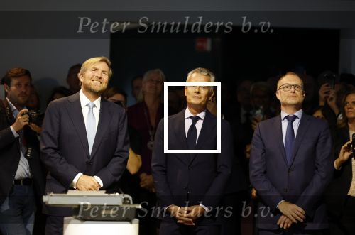 Amsterdam 10 oktober 2024
Koning Willem Alexander opent het HQ van DPG Media / Mediavaert . Aanwezig namend de GPD Christian v Thillo ( Executive Chairman van DPG Media ) en Erik Roddenhof (CEO DPG Media ).