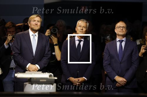 Amsterdam 10 oktober 2024
Koning Willem Alexander opent het HQ van DPG Media / Mediavaert . Aanwezig namend de GPD Christian v Thillo ( Executive Chairman van DPG Media ) en Erik Roddenhof (CEO DPG Media ).