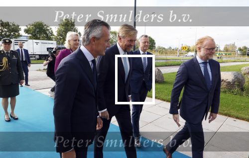 Amsterdam 10 oktober 2024
Koning Willem Alexander opent het HQ van DPG Media / Mediavaert . Aanwezig namend de GPD Christian v Thillo ( Executive Chairman van DPG Media ) en Erik Roddenhof (CEO DPG Media ).