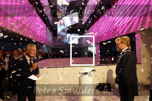 Amsterdam 10 oktober 2024
Koning Willem Alexander opent het HQ van DPG Media / Mediavaert . Aanwezig namend de GPD Christian v Thillo ( Executive Chairman van DPG Media ) en Erik Roddenhof (CEO DPG Media ).