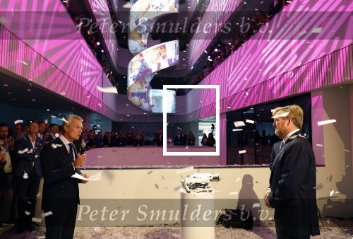 Amsterdam 10 oktober 2024
Koning Willem Alexander opent het HQ van DPG Media / Mediavaert . Aanwezig namend de GPD Christian v Thillo ( Executive Chairman van DPG Media ) en Erik Roddenhof (CEO DPG Media ).
