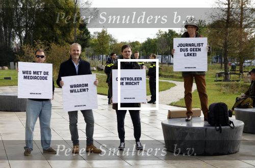 Amsterdam 10 oktober 2024
Koning Willem Alexander opent het HQ van DPG Media / Mediavaert . Aanwezig namend de GPD Christian v Thillo ( Executive Chairman van DPG Media ) en Erik Roddenhof (CEO DPG Media ). Demonstranten