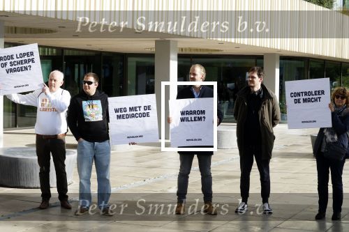Amsterdam 10 oktober 2024
Koning Willem Alexander opent het HQ van DPG Media / Mediavaert . Aanwezig namend de GPD Christian v Thillo ( Executive Chairman van DPG Media ) en Erik Roddenhof (CEO DPG Media ). Demonstranten