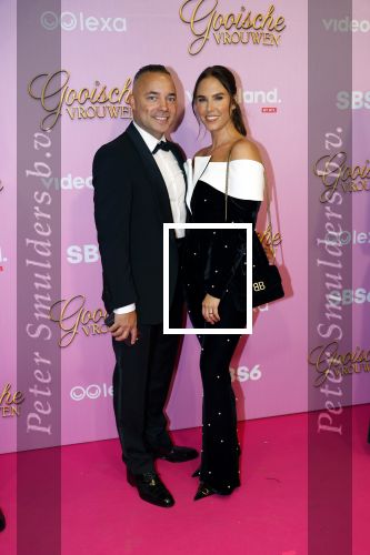 Amsterdam 22 oktober 2024
Premiere Gooische vrouwen in het DeLaMar theater. Demy de Zeeuw met zijn vrouw Danielle