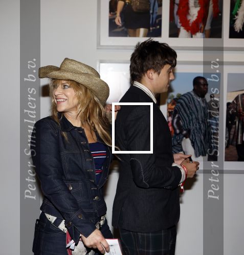 Amsterdam 21 oktober 2024
Premiere in de Jordaan in het deLamar theater. Ellen ten Damme met vriend Ringo Maurer . Ringo is 30 jaar jonger.