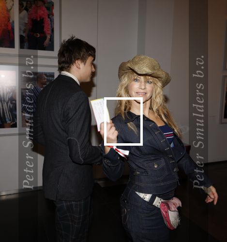 Amsterdam 21 oktober 2024
Premiere in de Jordaan in het deLamar theater. Ellen ten Damme met vriend Ringo Maurer . Ringo is 30 jaar jonger.