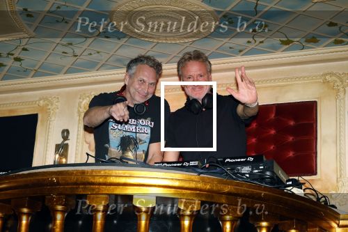 Amsterdam 19 oktober 2024
Presentatie van de nieuwe proffesionele muziek oortjes van Breggz in het pand waar voormalig Yab Yum zat . Xander de Buisonje is de founder van Breggz . Ze zijn in de USA uitgeroepen totm het beste produkt . Xander was er samen met zijn vrouw Sophie . Zoon Sem v Dijk en beste vriend draaiden er . Ook Erland Galjaard en Ronald Molendijk draaiden en set . Wendy v Dijk was ook aanwezig om naar haar mannen te kijken/luisteren.