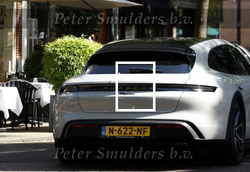 Amsterdam 8 augustus 2024
Famke Louise en Denzel Slager lunchen in Amsterdam zuid . Ze rijden in een electrische Porsche Tacan