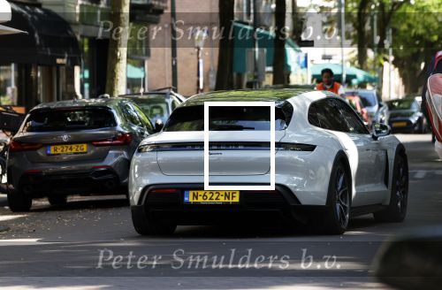 Amsterdam 8 augustus 2024
Famke Louise en Denzel Slager lunchen in Amsterdam zuid . Ze rijden in een electrische Porsche Tacan