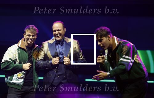 Rotterdam 18 oktober 2024
Frans Bauer treedt voor de 52e keer in ahoy op . Hij tradt oa samen op met zijn zoons Christiaan Frans jr en Jan . Ook Mariska Bauer trad op met Patty Brard . Verder aanwezig Lee Towers Billy Dans Django Wagner Chantal janzen Amar  en Sieneke. Ook de moeder van Frans en moeder van mariska waren aanwezig en zaten op de eerste rij .