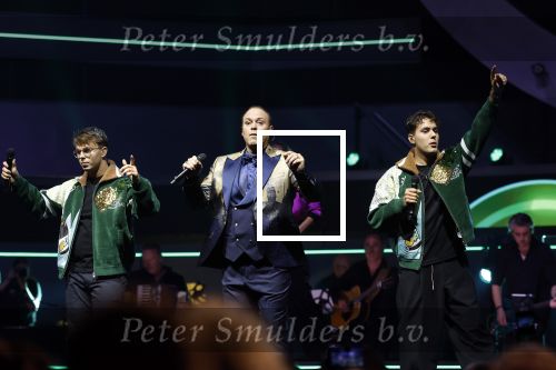 Rotterdam 18 oktober 2024
Frans Bauer treedt voor de 52e keer in ahoy op . Hij tradt oa samen op met zijn zoons Christiaan Frans jr en Jan . Ook Mariska Bauer trad op met Patty Brard . Verder aanwezig Lee Towers Billy Dans Django Wagner Chantal janzen Amar  en Sieneke. Ook de moeder van Frans en moeder van mariska waren aanwezig en zaten op de eerste rij .